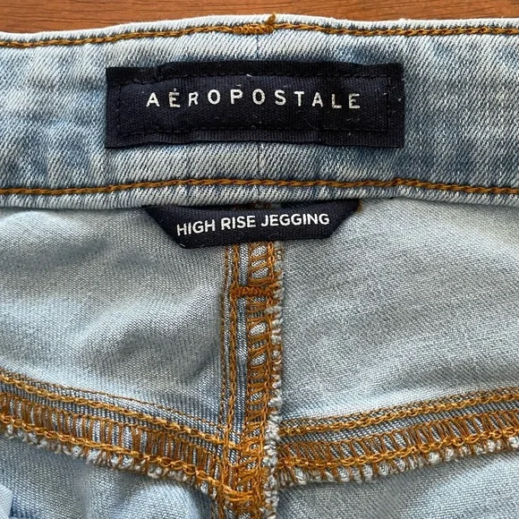 Aeropostale Light-wash Denim Skinny Jeans - Picture 4 of 4